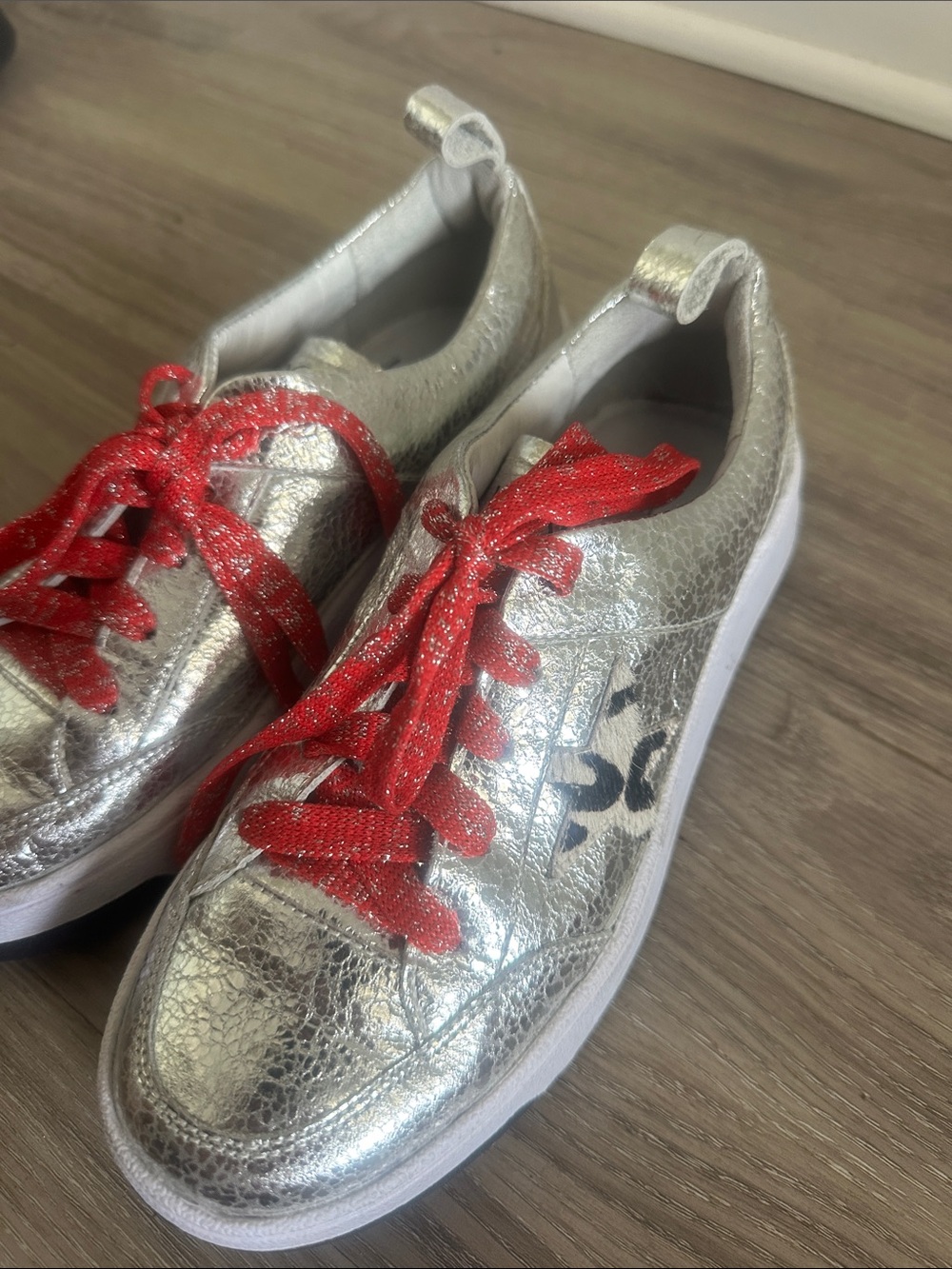 Women’s Metallic Leather Silver Sneakers with Red Laces - Picture 5 of 8
